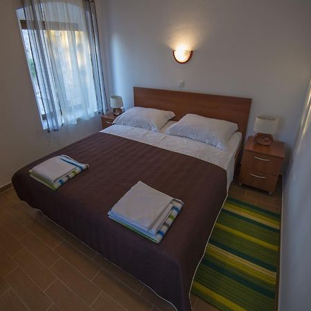 Apartments Punta Starigrad Paklenica Esterno foto