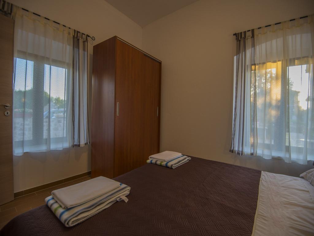 Apartments Punta Starigrad Paklenica Esterno foto