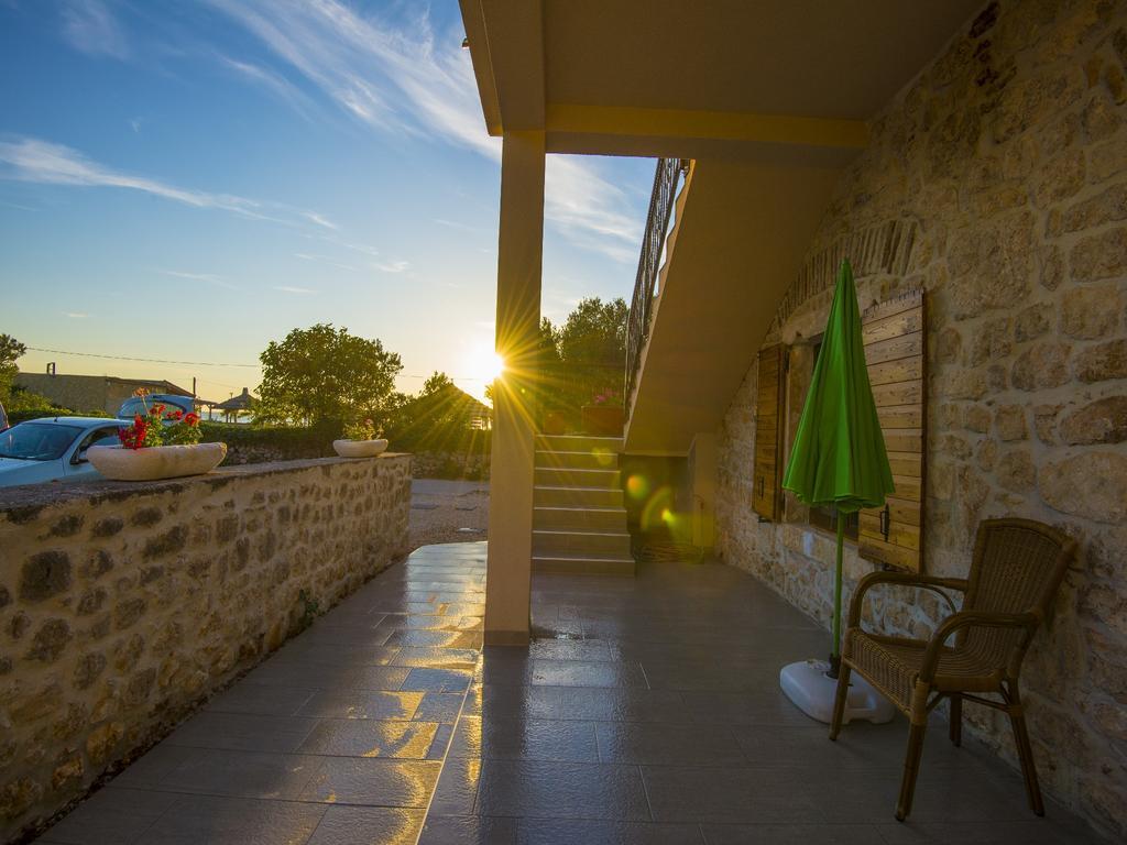 Apartments Punta Starigrad Paklenica Esterno foto