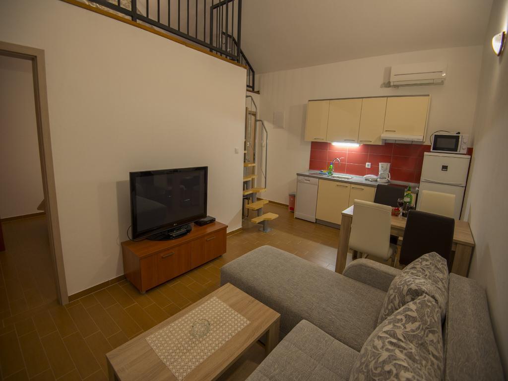 Apartments Punta Starigrad Paklenica Esterno foto